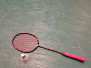 羽毛球拍重量怎么选？掌握这几点，新手也能挑到趁手兵器