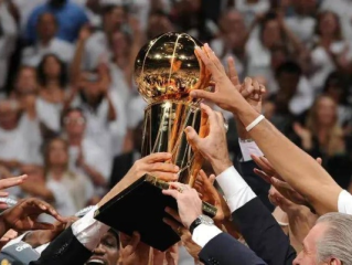 站在巨人肩膀上的冠军，NBA历史排名最低的总冠军之谜