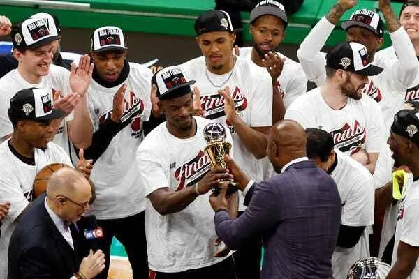 热火队属于NBA球队吗?从迈阿密到冠军,一段不容置疑的NBA传奇 热火队属于NBA球队吗?从迈阿密到冠军,一段不容置疑的NBA传奇