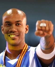 从独狼到马政委，马布里为何离开NBA，在北京找到新生？