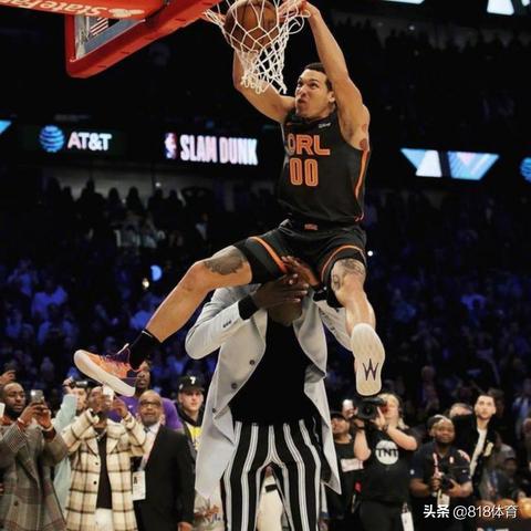 九指扣篮王怎么打？从绿军铁血到NBA传奇的逆袭之路