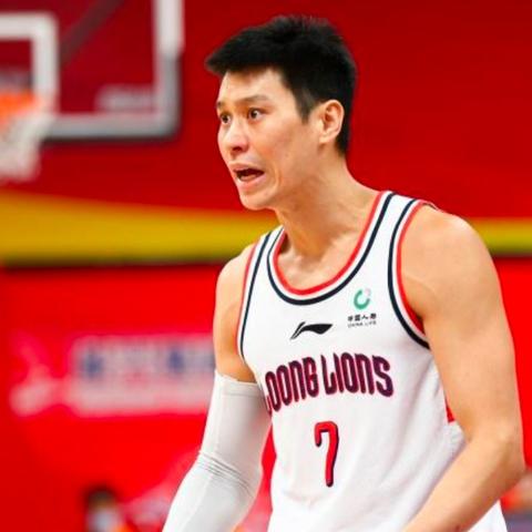 林书豪在CBA打替补,从林疯狂到板凳英雄的另一种光芒 林书豪在CBA打替补,从林疯狂到板凳英雄的另一种光芒