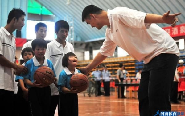 姚明学校在哪个学校?探寻篮球巨人的教育选择 姚明学校在哪个学校?探寻篮球巨人的教育选择